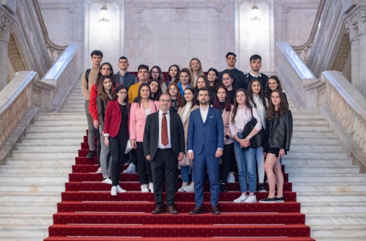 Studenții Facultății de Drept vizitează Senatul României