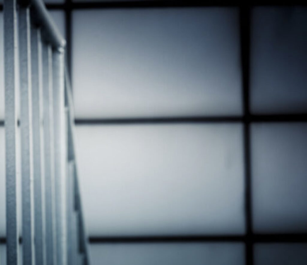 Analiză comparativă privind întinderea măsurii preventive a reținerii și duratele altor forme speciale de privare de libertate existente în dreptul românesc