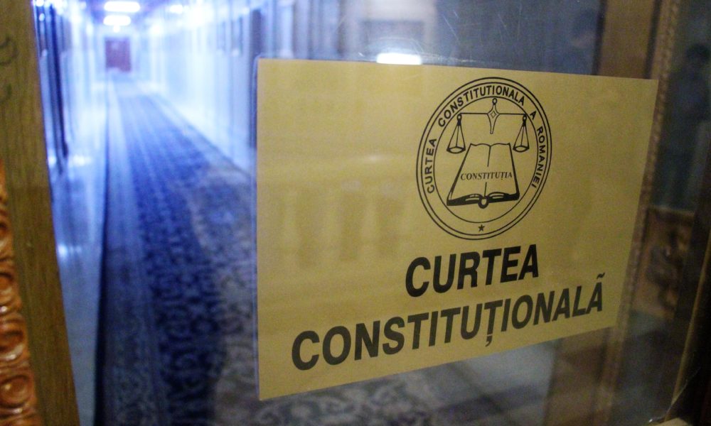 Triunghiul decizional Curte Constituțională – Parlament – Guvern: controlul de constituționalitate în situații de paralelism legislativ